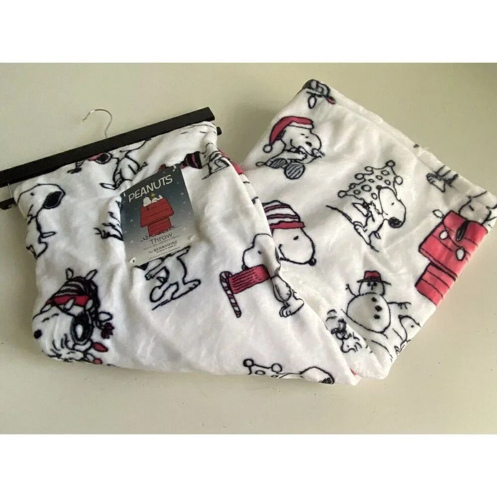 Peanuts Snoopy Pink Winter Holiday Throw Blanket Christmas Snowman 50 x 70” NEW